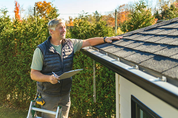 Professional Emergency Roof Repair technician working in Plainview, TN